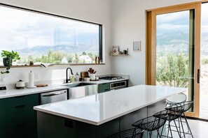 Fridge, microwave, oven, stovetop - Escape to Astoa Etxea: Where Work, Play, and Relaxation Meet (New Harmony)