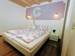 2 bedrooms, bed sheets