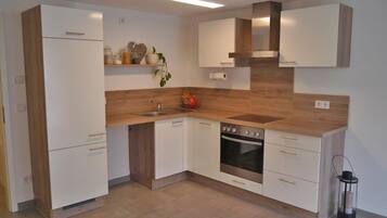 Kühlschrank, Ofen, Herdplatte, Geschirrspüler