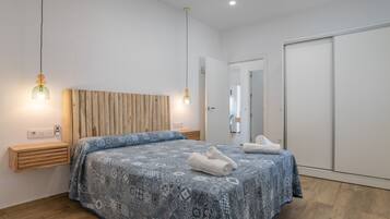 2 slaapkamers, een strijkplank/strijkijzer, gratis wifi, beddengoed