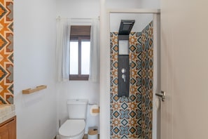 Dusche, Haartrockner, Handtücher