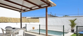 Huisdiervriendelijk Chalet Casa Jaime met Wi-Fi, zwembad, tuin & terras