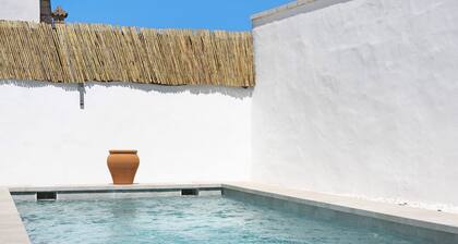 Pet-friendly Chalet Casa Jaime with Wi-Fi, Pool, Garden & Terrace