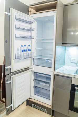 Fridge, microwave, oven, stovetop - TWO BEDROOM LUXURY GROUND FLOOR APARTMENT.  (London)