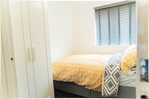 2 slaapkamers, een strijkplank/strijkijzer, gratis wifi, beddengoed