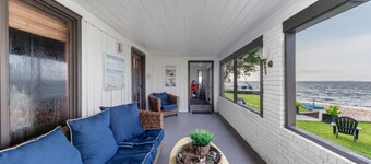 BAY HOUSE - Steps to its own Private Beach - Amazing Sunsets on the Water