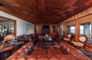 Smart-TV, DVD-Player, Bücher