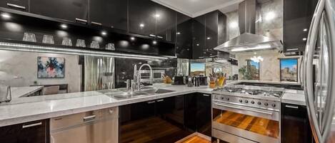 Fridge, oven, dishwasher, coffee/tea maker
