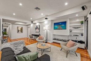 Smart TV, Netflix, streaming services