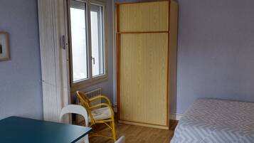 1 Schlafzimmer, Bügeleisen/Bügelbrett