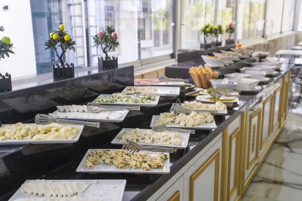 Free daily buffet breakfast - Tamara Business Antalya Hotel (Antalya)