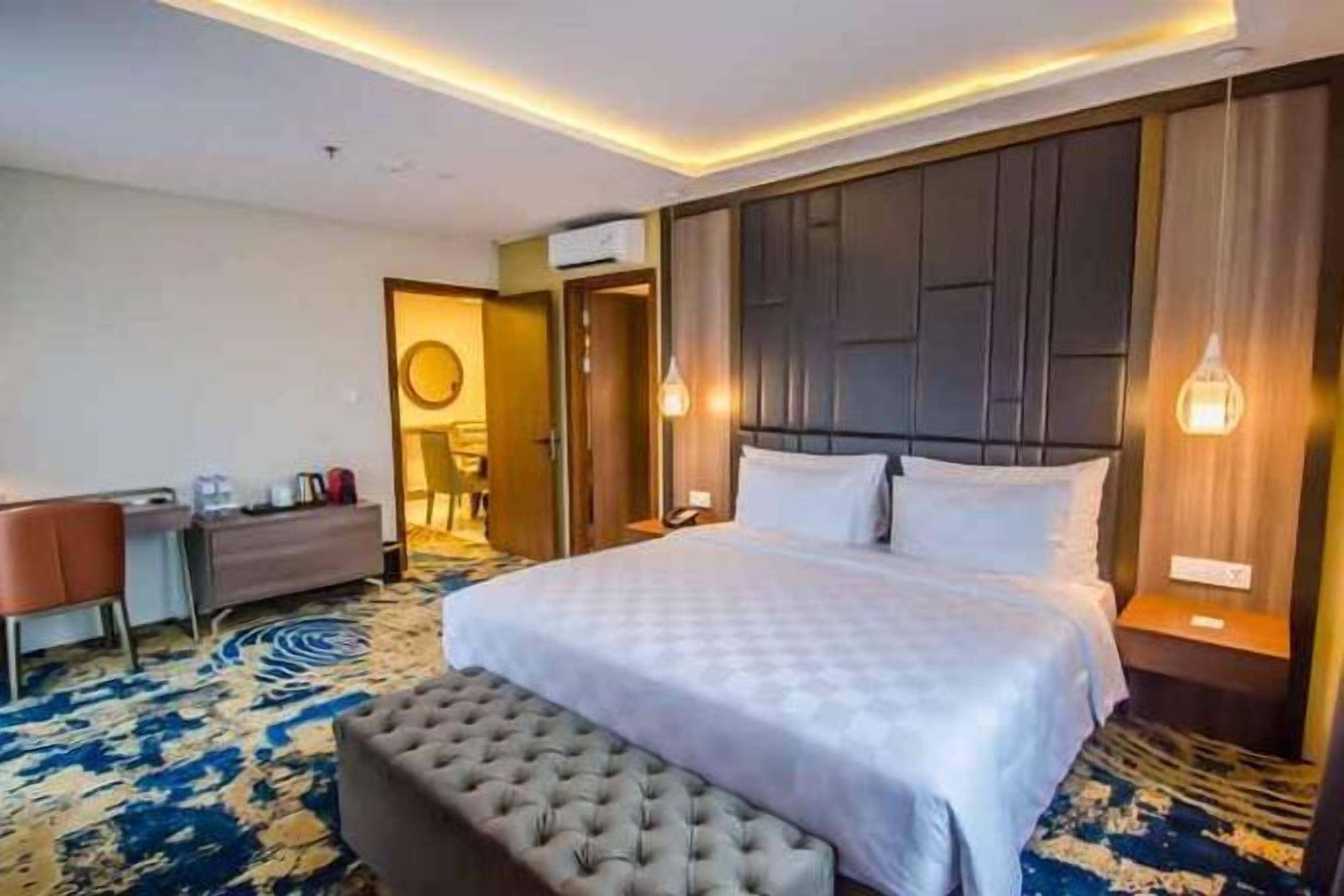 Minibar, két bảo mật tại phòng, bàn, màn/rèm cản sáng 