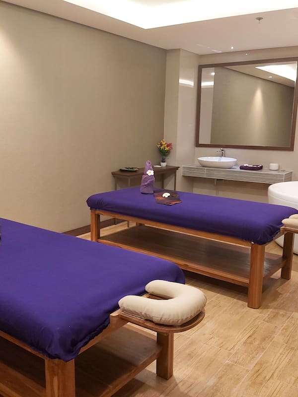 Couples treatment rooms, hot tub, body treatments, sports massages