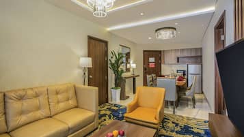 Quarto casal executivo | Área de estar | TV LED 50 polegadas com canais a cabo, TV, Netflix