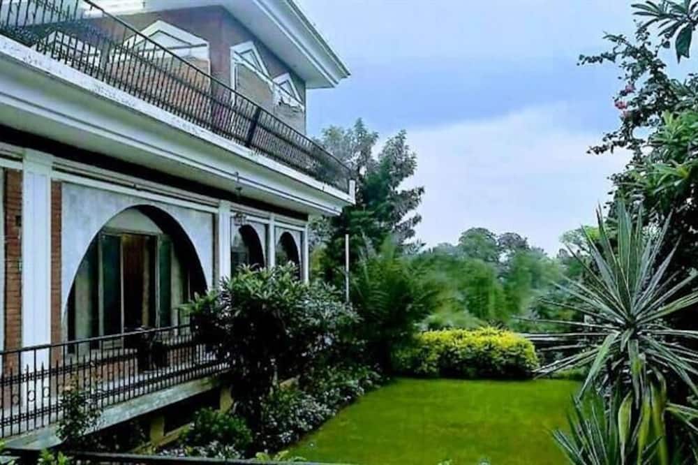 Mulberry House