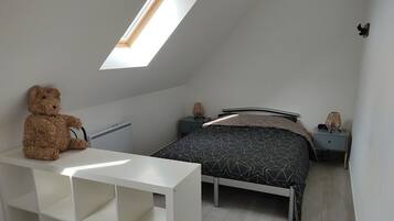 2 Schlafzimmer, Reisekinderbett, kostenloses WLAN, Bettwäsche