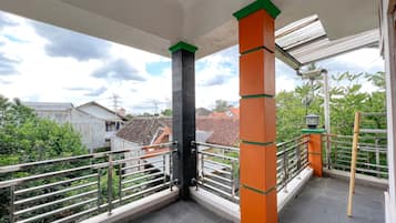 Rumah Standar, 3 kamar tidur | Teras/patio