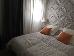 3 室のベッドルーム、アイロン / アイロン台、WiFi (無料)