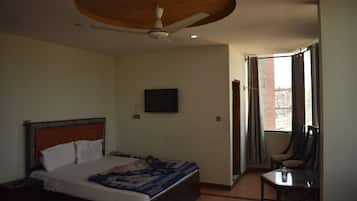 Deluxe Studio Suite | Laptop workspace, free WiFi, bed sheets