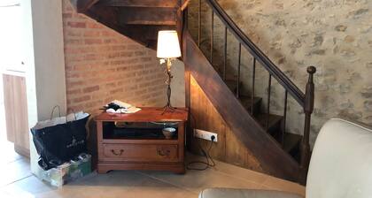 Modern Gîte near Le Mans: Garden, Wi-Fi, 4 Bedrooms, 3 Baths, Accessible, Ideal for Professionals