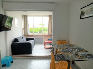 Interior - T2 Apartment near the beach with parking and air conditioning (Sète)