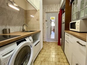 冷蔵庫、電子レンジ、コンロ、食器洗い機