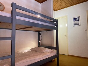 2 室のベッドルーム、WiFi (無料)