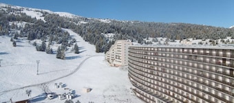 Cozy Studio Cabin for 4 with Free WiFi, Near Slopes & Shops in SuperDevoluy