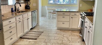 3 Bed 2 bath house sleeps 14,  mins from beach and pier.