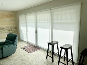 Interior - 3 Bed 2 bath house sleeps 14,  mins from beach and pier. (Jekyll Island)