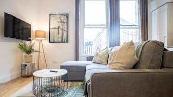 Een flatscreentelevisie