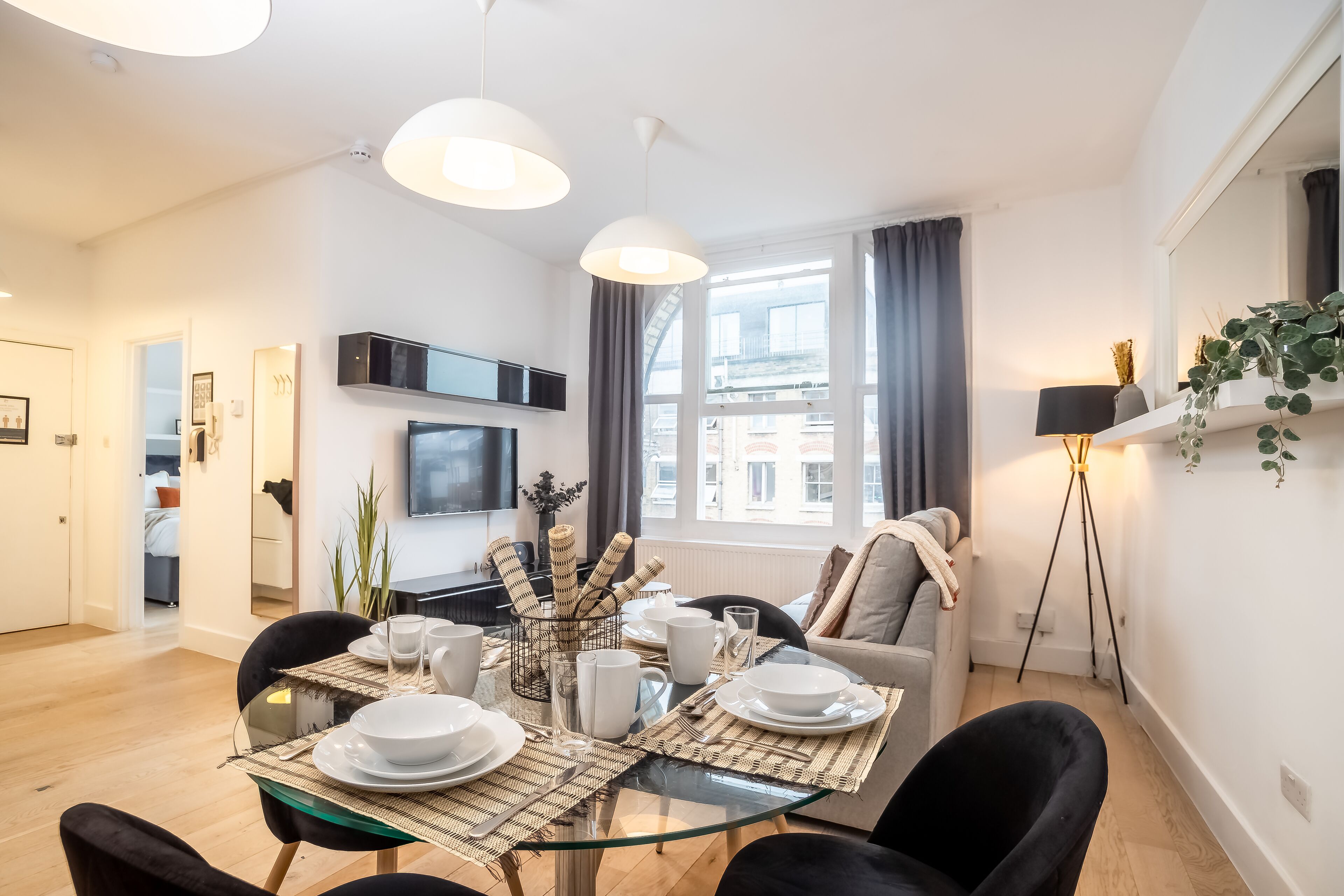 Appartamento Grand, 3 camere da letto, vista città | Area soggiorno | TV a schermo piatto