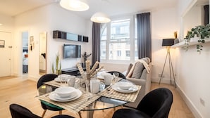 Departamento Grand, 3 habitaciones, vista a la ciudad | Área de sala de estar