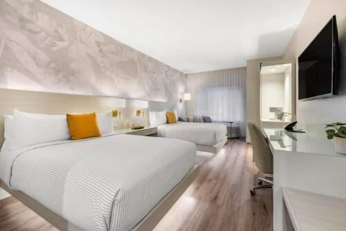 Ropa de cama de alta calidad y escritorio