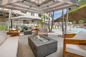 Outdoor pool, open 8:00 AM to 10:00 PM, pool cabanas (surcharge)