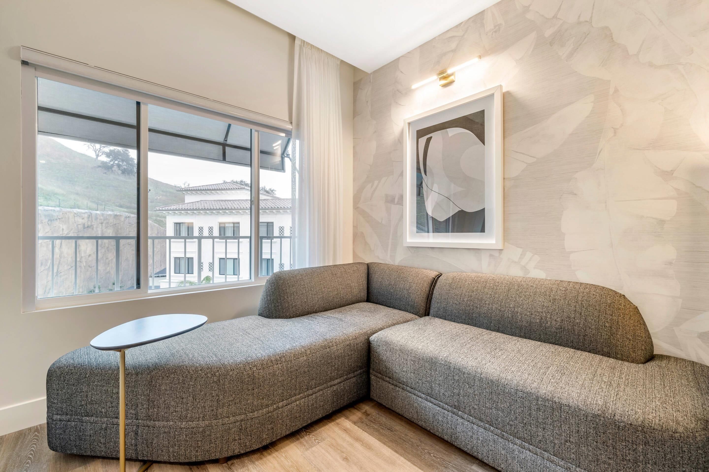 1 bedroom, premium bedding, desk, laptop workspace