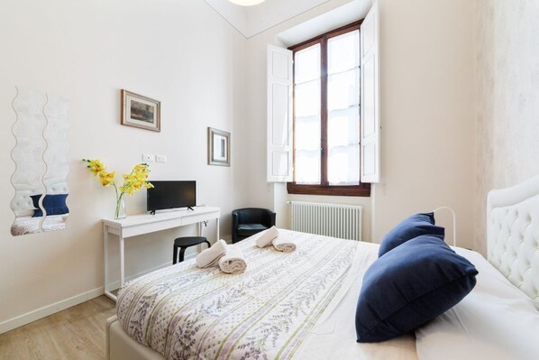 2 bedrooms, iron/ironing board, WiFi