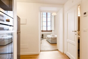 2 bedrooms, iron/ironing board, WiFi - GuestHost - Comfortable and 55sqm apartment that can accommodate up to 4 people. Located on the ground floor (steps to access) of an ancient Florentine building, the apartment is located on the lower slope of Bardini Garden and few steps away from Ponte  (Firenze)