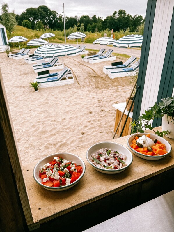 Beach bar - The Unbound (Amsterdam)