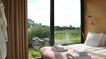 Grand Cabin | Premium bedding, down comforters, memory foam beds, laptop workspace