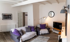 Apartment | Living room | 30-inch TV with digital channels, fireplace