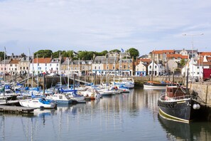 Lake - The Old Paint Shop Apartment - Centrally Situated (Anstruther)