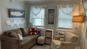 Unclassified image, 4 of 15, button - Charming 2-bedroom cottage in Old Orchard Beach, perfect for family getaways. (Old Orchard Beach)