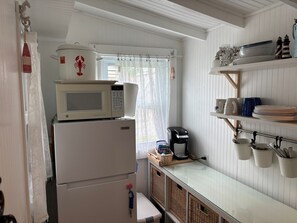 Interior - Charming 2-bedroom cottage in Old Orchard Beach, perfect for family getaways. (Old Orchard Beach)