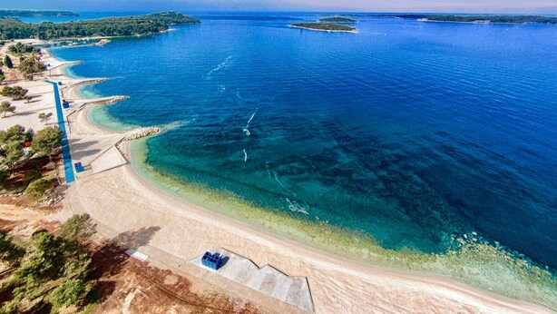 An aerial view of a coastal area with clear blue waters, a sandy beach, and a few small islands in the distance. - Stunning 3-bedroom Villa With a Private Pool-pula (Pula)