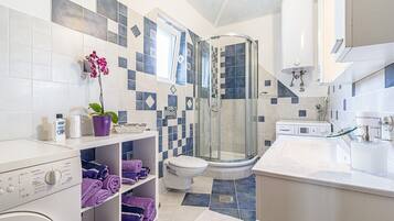 Villa | 3 bedrooms, iron/ironing board, free WiFi, bed sheets