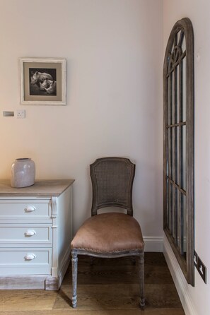 Interior - Cathcart Road IV by onefinestay (London)