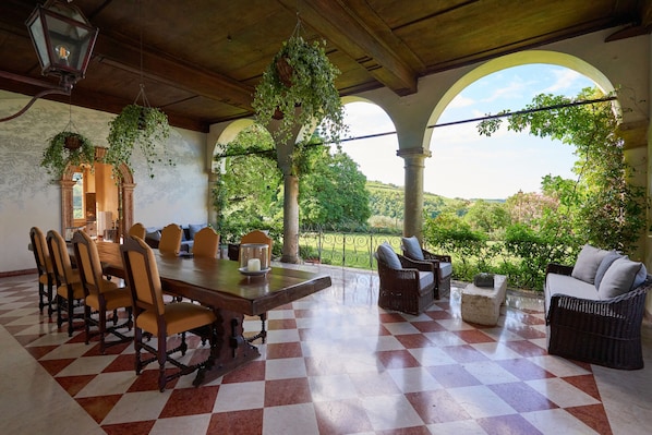 Outdoor dining