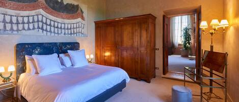 6 bedrooms, iron/ironing board, free WiFi, bed sheets