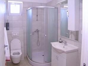Apartment, 1 Queen Bed with Sofa bed | Bathroom